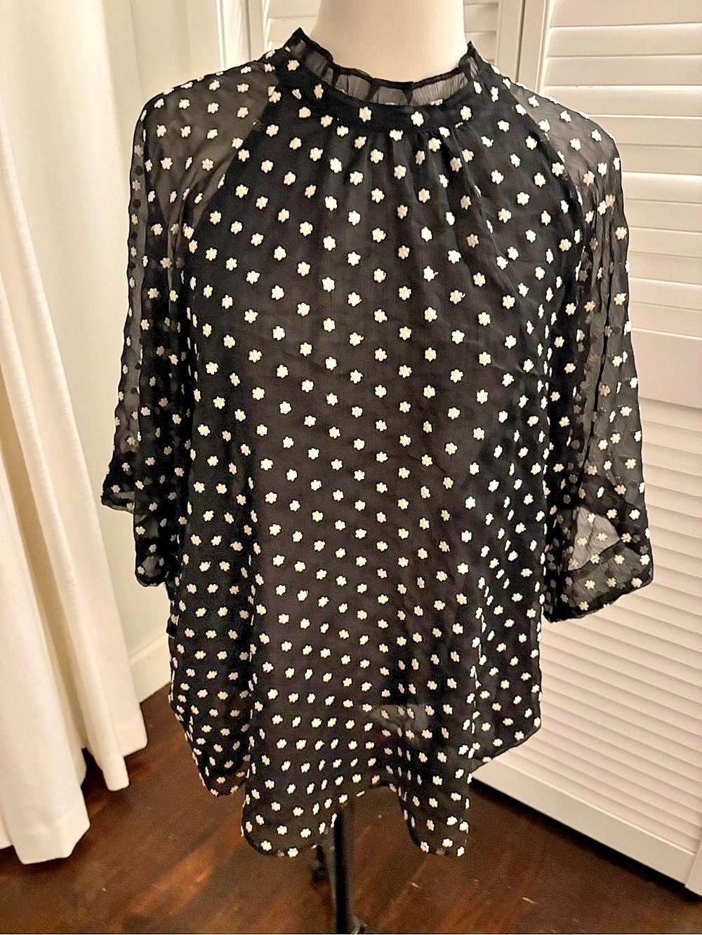 Ivory Jane Floral Blouse in Black & White Size XL Like New